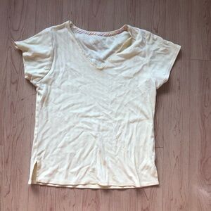 Ribbed yellow scalloped vneck tshirt